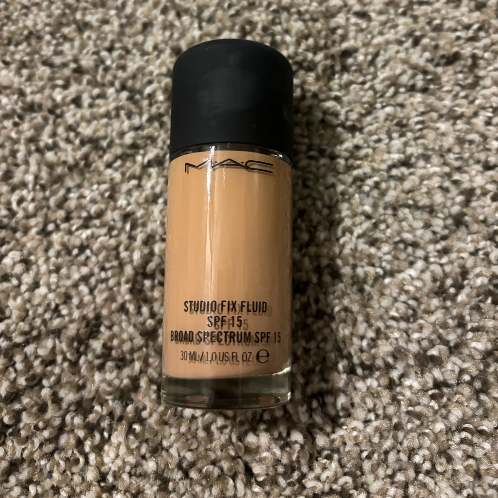 Mac Studio fix fluid foundation